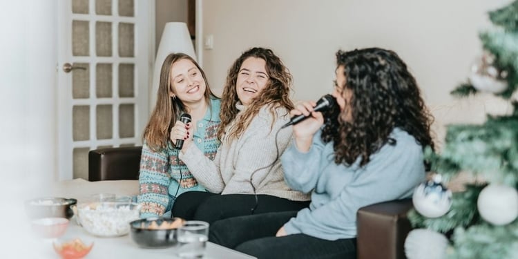 10. Karaoké de Noël à la maison
