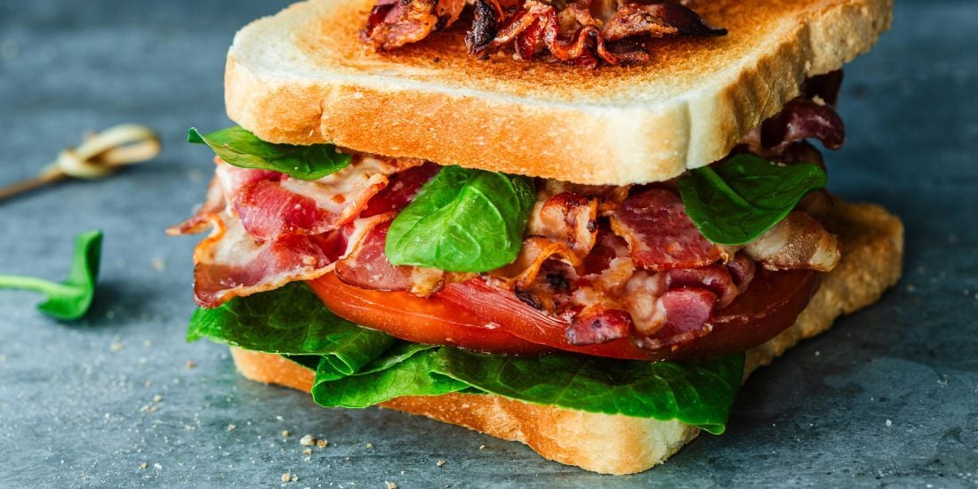 3) Le BLT (bacon, laitue, tomate)