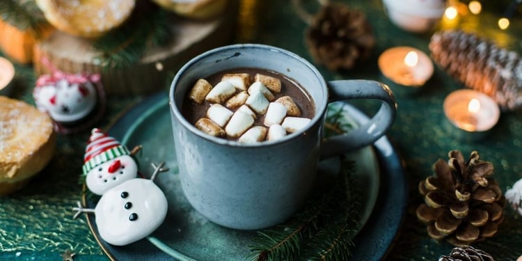 8. Soirée cinéma et chocolat chaud maison