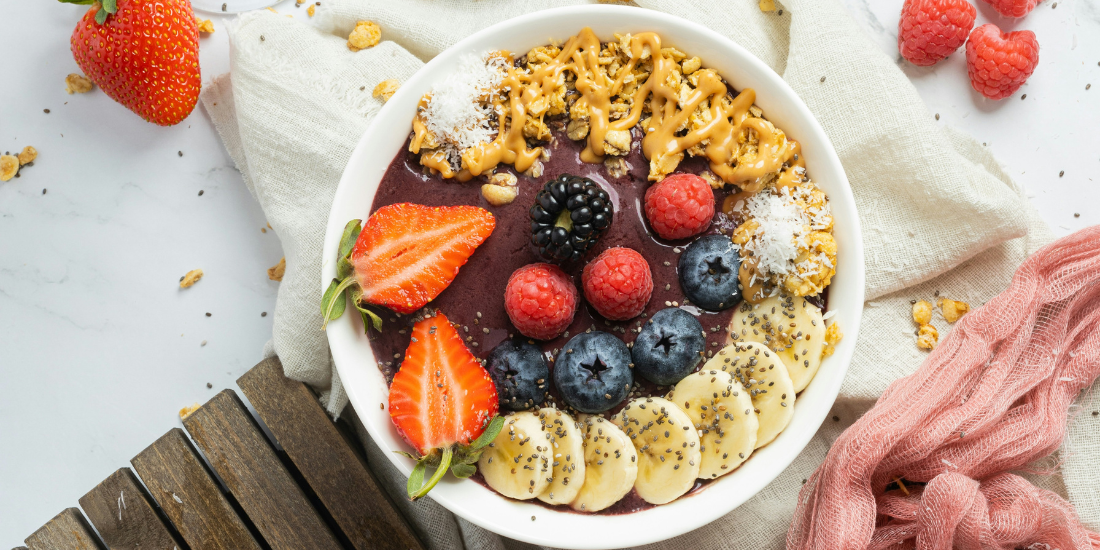 10. Açaï Bowl aux fruits rouges