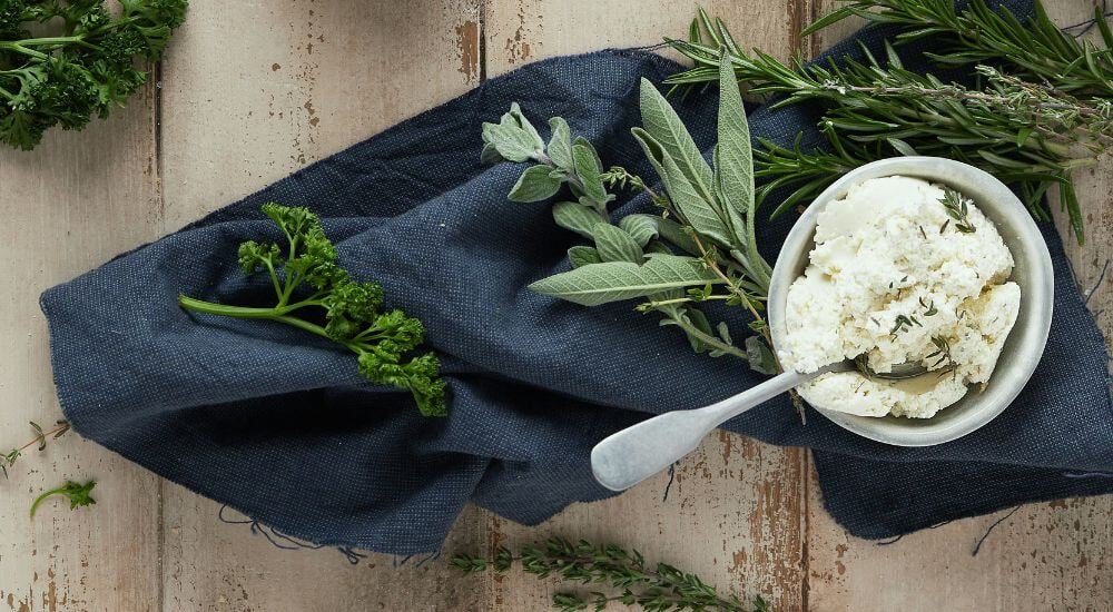 Ci-dessous, la recette du fromage ail et fines herbes !