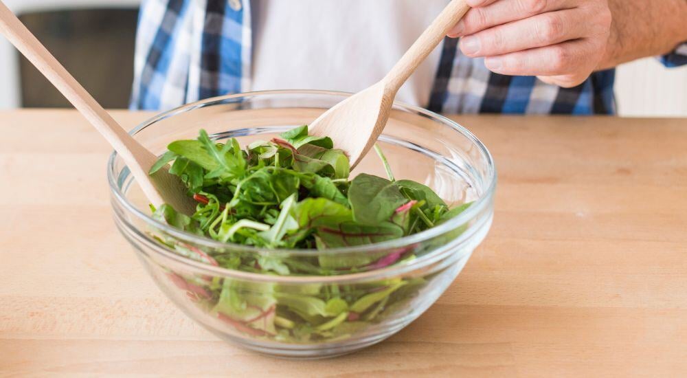 Nos meilleures astuces pour une salade croquante et essorée sans essoreuse