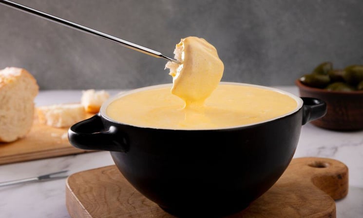 La fondue savoyarde, une spécialité des alpes pour l'hiver 