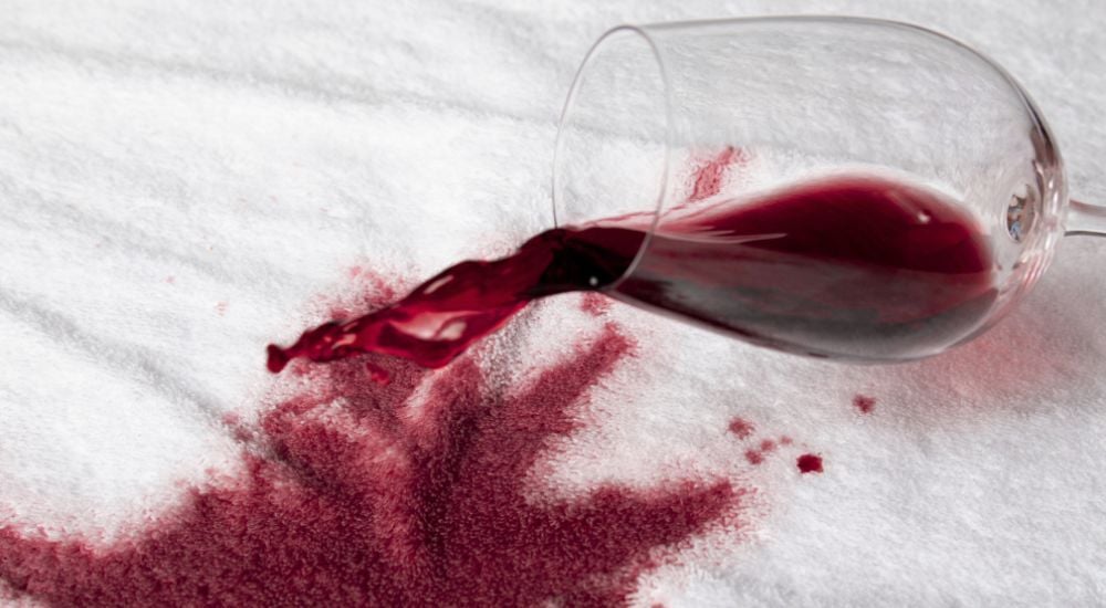 La méthode la plus efficace contre les taches de vin rouge