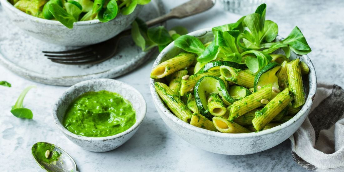 Recette de pâtes au pesto, à la ricotta et aux courgettes