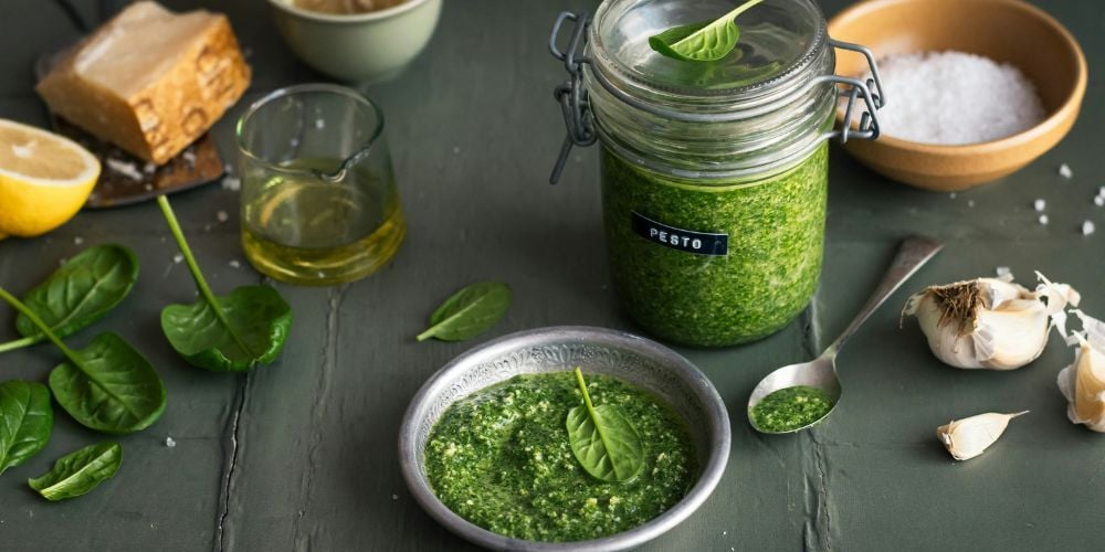 Une délicieuse vinaigrette au pesto et à la ricotta pour pimper vos salades