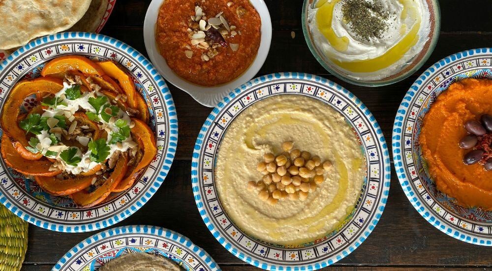 Tapas ou mézzés pour des petits plats à partager entre amis