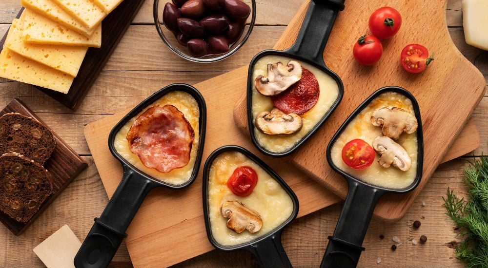 La raclette, c'est la star des soirées conviviales entre amis