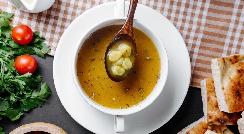 Découvrez toutes les étapes pour préparer votre bouillon de poulet maison