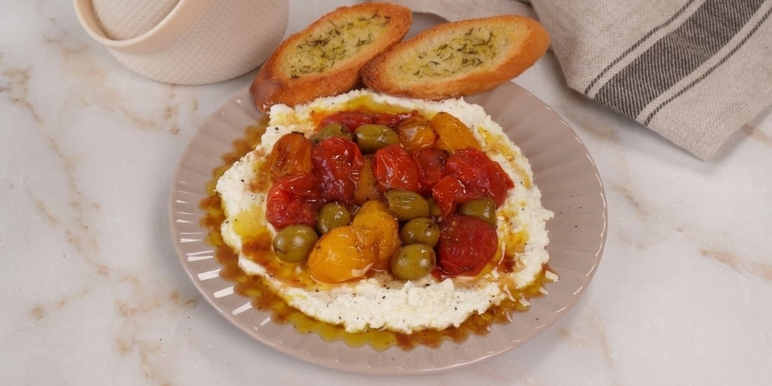 11.&nbsp;Tartinade de feta et tomates rôties