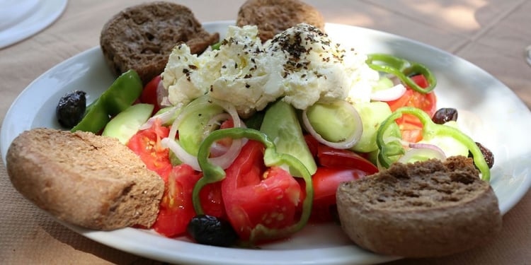 6. Assiette à la grecque