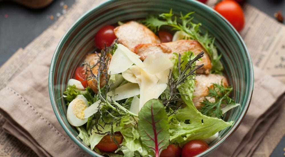 Quoi de mieux qu'une salade composée pour manger léger et sain lorsqu'on est au bureau ?