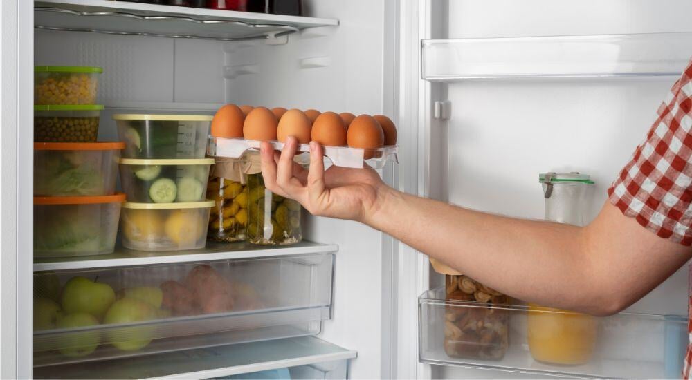 Découvrez tous nos 10 conseils pour garder un frigo bien rangé, organisé et propre !